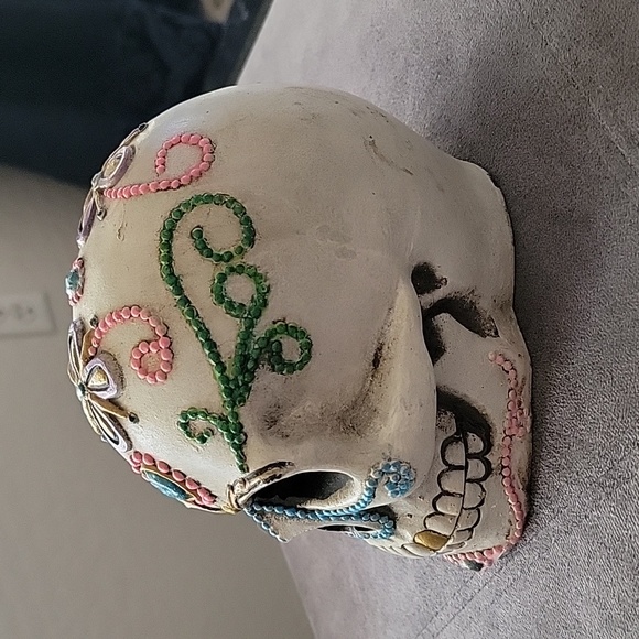 Skull - decorated - Picture 2 of 9